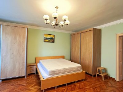 Apartament cu 3 camere in Zona Centrală