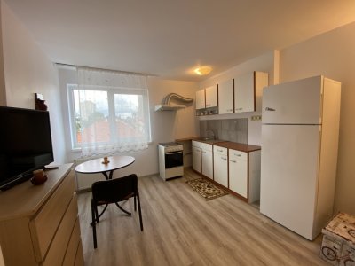 De închiriat garsonieră renovată – Nicolae Titulescu, lângă AFI Brașov