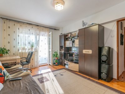 Apartament 4 camere de vânzare – 80 mp – Str. Carpaților – Vedere Tampa