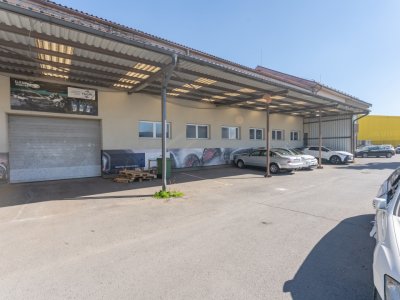 Hală 664 mp cu showroom, lift marfă și 15 parcări Brașov