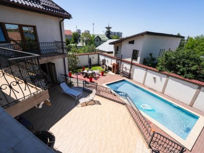 Casa 8 camere, 326 mp utili, teren 835 mp – cartier Rovine-Lapus Arges