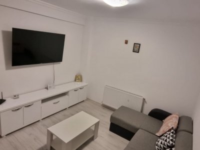 Apartament cu 2 camere transformat în 3 camere situat în zona Mamaia