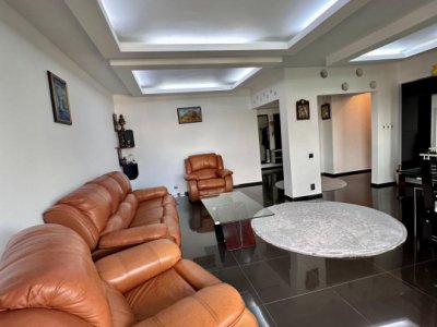 Apartament 4 camere transformat in 3 camere situat in zona Delfinariu Bl MAMAIA