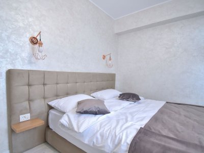 Apartament situat in MAMAIA , inclusiv VARA cu vedere frontala lac