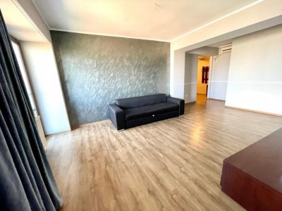 Apartament 3 camere situat in zona CASA DE CULTURA - PIATA BALADA