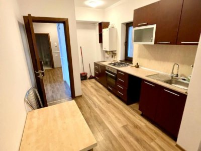 Apartament 3 camere situat in zona CASA DE CULTURA - PIATA BALADA