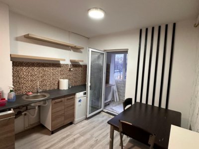 Apartament 3 camere, situat in zona CET