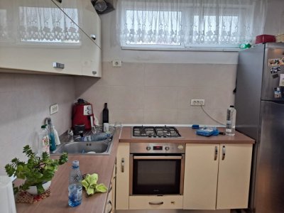 Casa, de inchiriat, pe termen lung, situata in zona KAMSAS, compusa din 5 camere