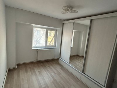 Apartament 4 camere situat in zona ANDA