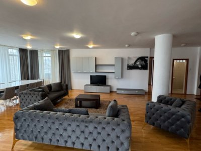 Apartament 4 camere situat in zona Centru
