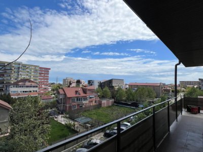Apartament spațios cu terasă generoasă și pod – Zona Energia
