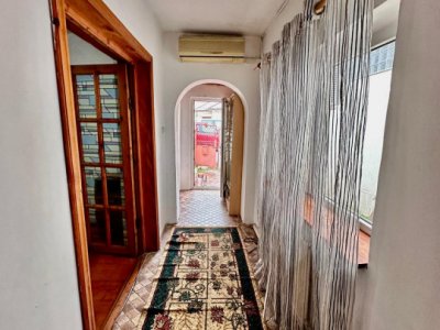Casa situata in zona Delfinariu