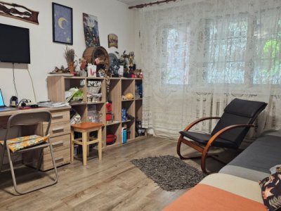 Apartament 3 camere zona Cireșica – ideal locuință sau cabinet