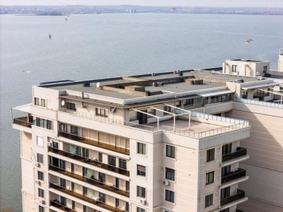 Penthouse unicat la malul lacului – lux, spațiu, priveliște de vis
