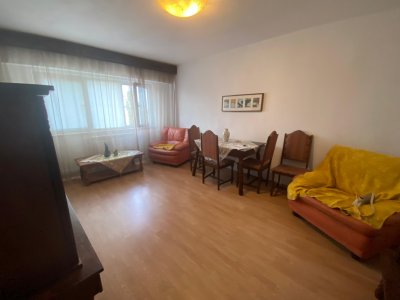 Apartament 3 camere situat în zona Brotăcei