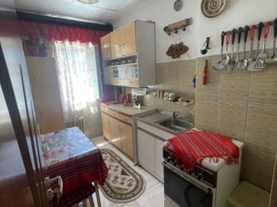 Apartament 3 camere situat in zona Casa de Cultură