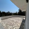 Povestea unei case la doar 200 m de valuri, cu piscină și terasă panoramică thumb 12