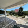Povestea unei case la doar 200 m de valuri, cu piscină și terasă panoramică thumb 13