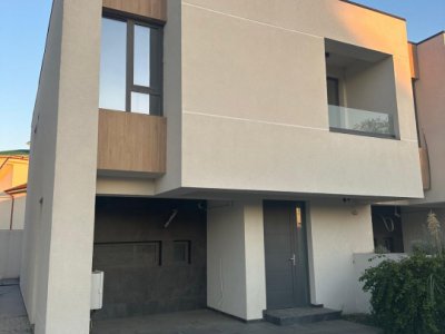 Vila deosebita de vanzare - zona Mamaia Nord pe malul lacului