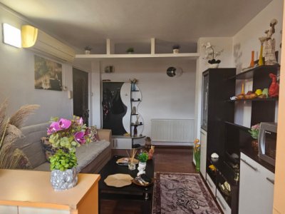 Apartament 2 camere decomandat de vanzare - zona Km 5 Constanta 