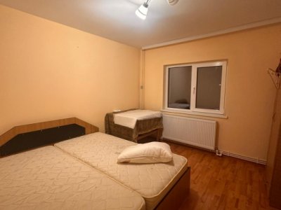 Apartament 4 camere de vanzare, in zona Tomis Nord - Constanta