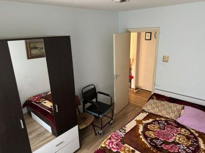Apartament cu 3 camere de vanzare, situat in zona Inel 2 - Groapa