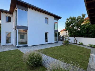 🌊 Casă modernă aproape de lac, 4 dormitoare, teren generos, în Techirghiol