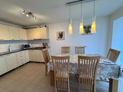 Oportunitate! Apartament 3 camere de vanzare, in Zona Centrala