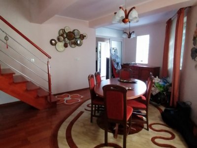 Casă de Vânzare Lumina | 6 Camere și Teren Generos