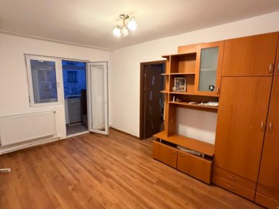 Apartament 2 camere renovat, zonă liniștită – Casa de Cultură