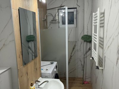 Apartament 2 camere renovat, zonă liniștită – Casa de Cultură