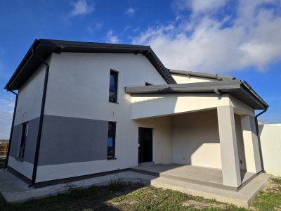 Casă modernă P+M Agigea, zonă liniștită