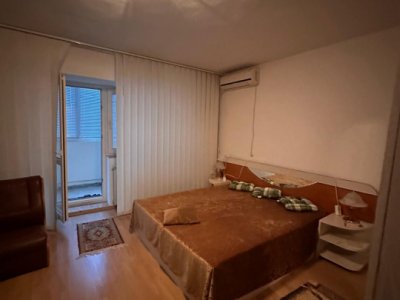 Garsonieră decomandată, situata în zona Stadion