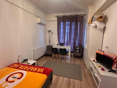 Garsoniera tip studio - bloc Solid House, situat in zona Groapa