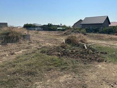 Teren intravilan Lazu, 421 mp, deschidere 20 ml, fundație existentă