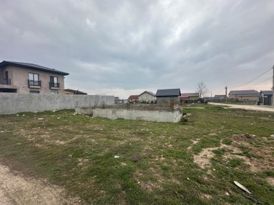 Teren intravilan Lazu, 421 mp, deschidere 20 ml, fundație existentă