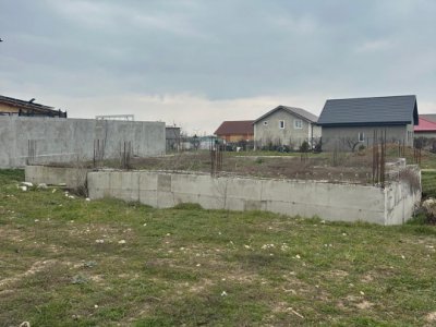 Teren intravilan Lazu, 421 mp, deschidere 20 ml, fundație existentă