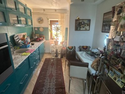 Apartament 4 camere, situat in Poarta 6