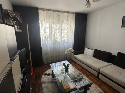 Apartament 4 camere de vanzare, in zona Poarta 6