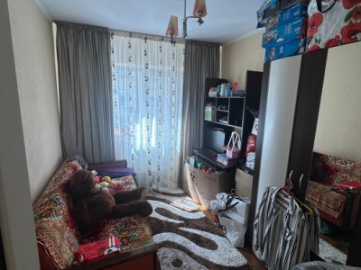 Apartament 4 camere de vanzare, in zona Poarta 6