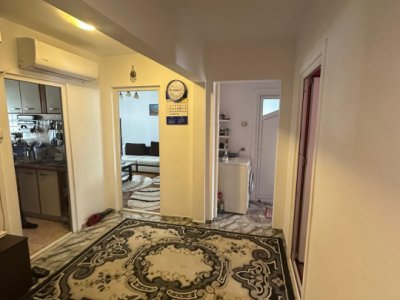 Apartament 4 camere de vanzare, in zona Poarta 6