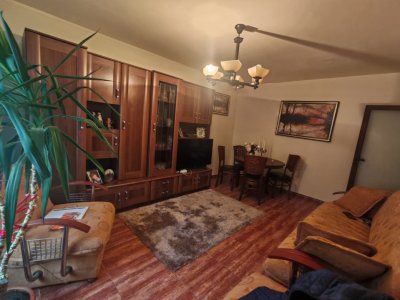 Apartament 3 camere de vanzare, in zona Casa de Cultura