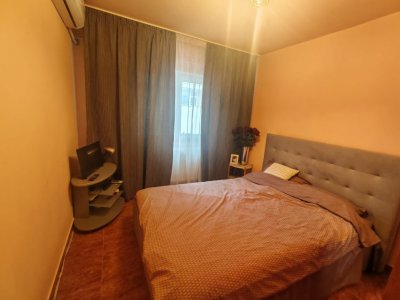 Apartament 3 camere de vanzare, in zona Casa de Cultura
