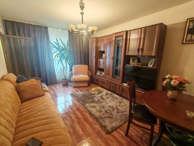 Apartament 3 camere de vanzare in zona Casa de Cultura