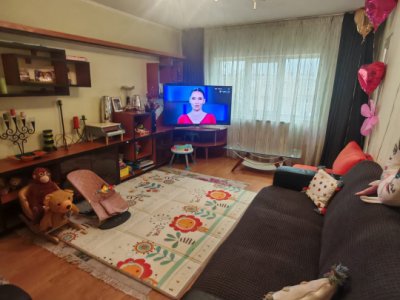 Apartament 3 camere de vanzare, situat in zona Far