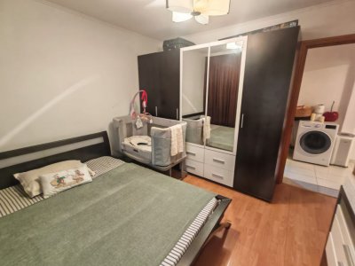 Apartament 3 camere de vanzare, situat in zona Far