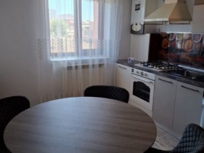 Apartament 3 camere de inchiriat in zona Universitate - La Scoica 