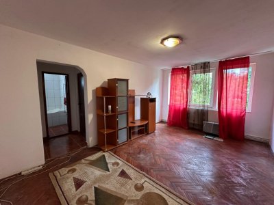Apartament 2 camere de vanzare, situat in zona Tomis II