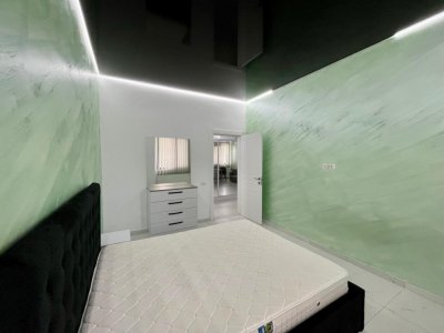 Apartament 3 camere de vanzare  în zona Vega - Butoaie, cu vedere la lac