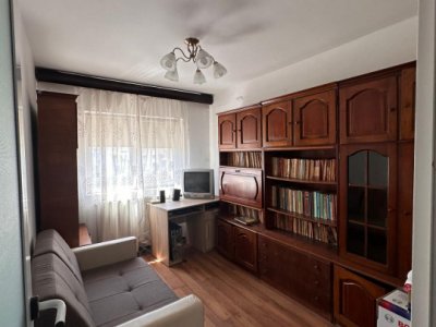 Apartament 4 Camere de Vânzare în Inel I Constanța | Decomandat